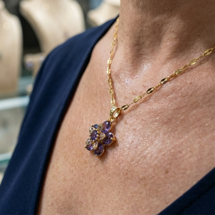 Amelyth Violette Flower Necklace | Gold