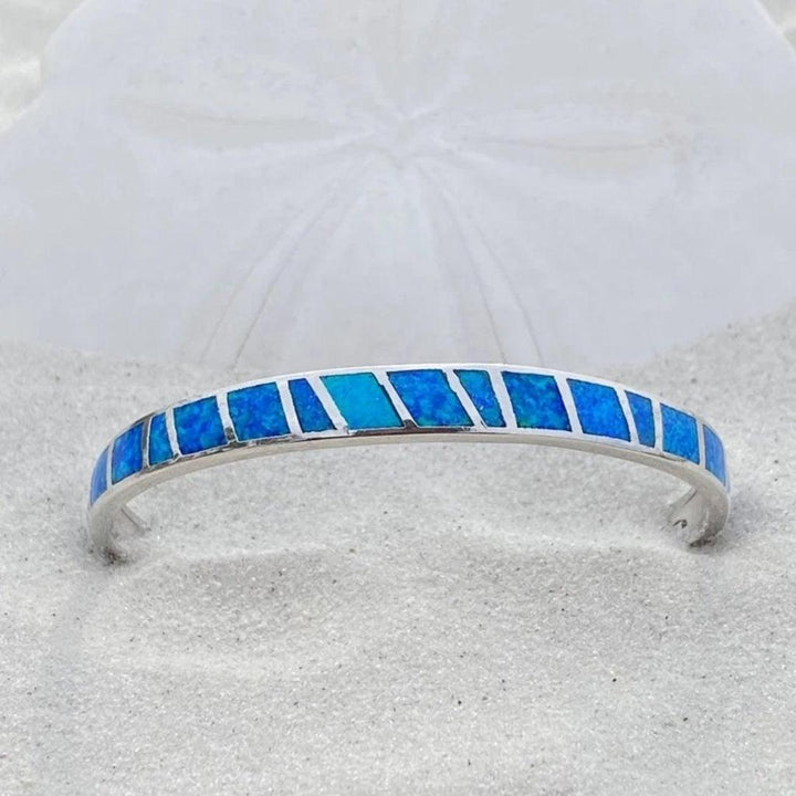 Bracelet made of blue opal and silver