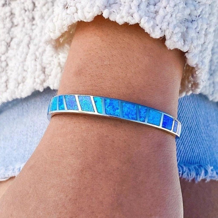 Bracelet made of blue opal and silver