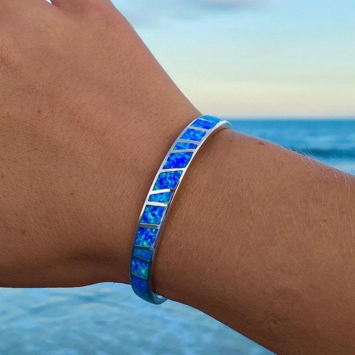 Bracelet made of blue opal and silver