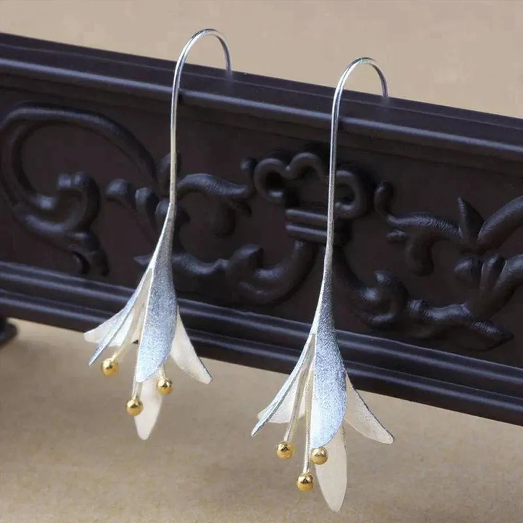 Flower Earrings in White Gold