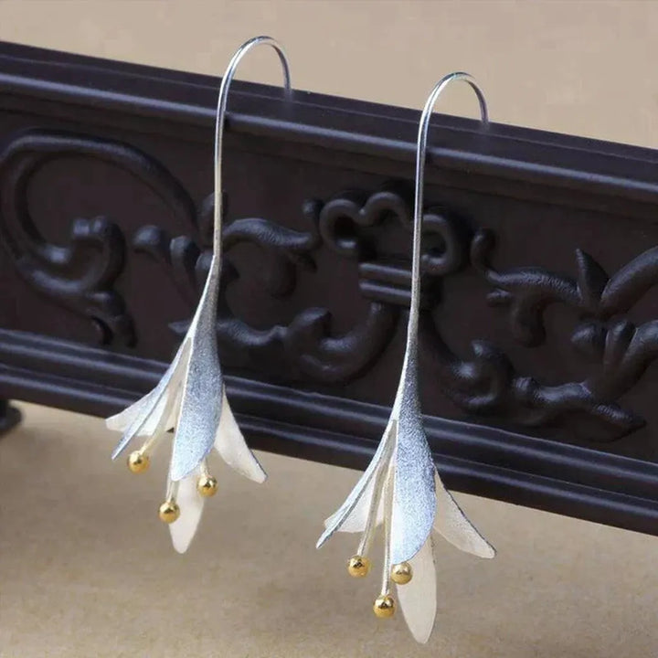Flower Earrings in White Gold