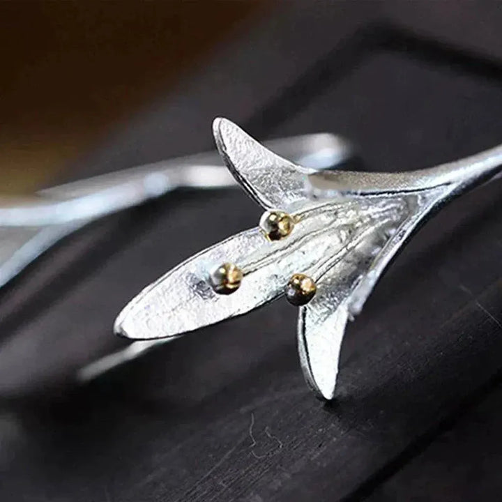 Flower Earrings in White Gold