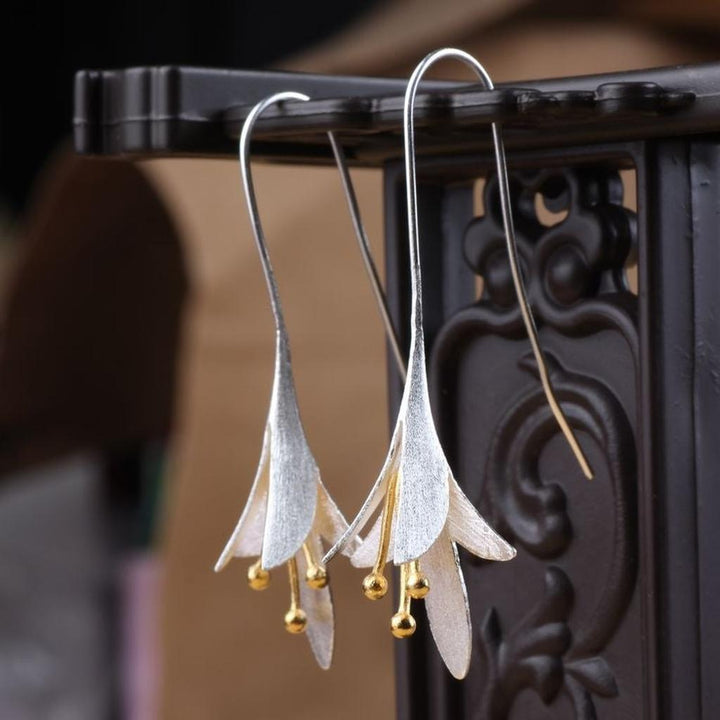 Flower Earrings in White Gold