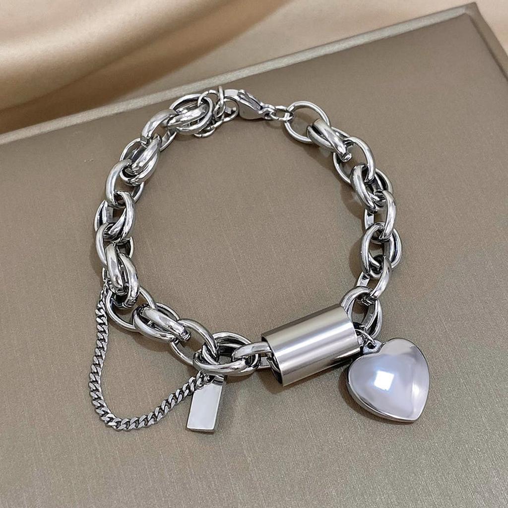 Thick Bracelet in Gold