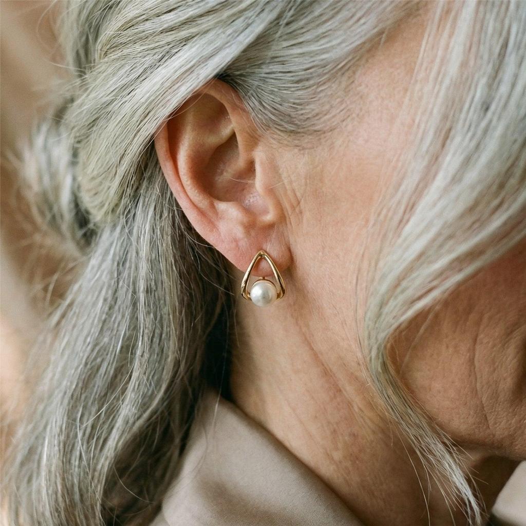 Triangular Earrings with Elegant Pearls