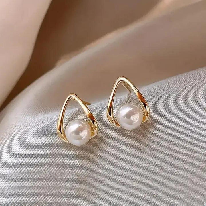 Triangular Earrings with Elegant Pearls