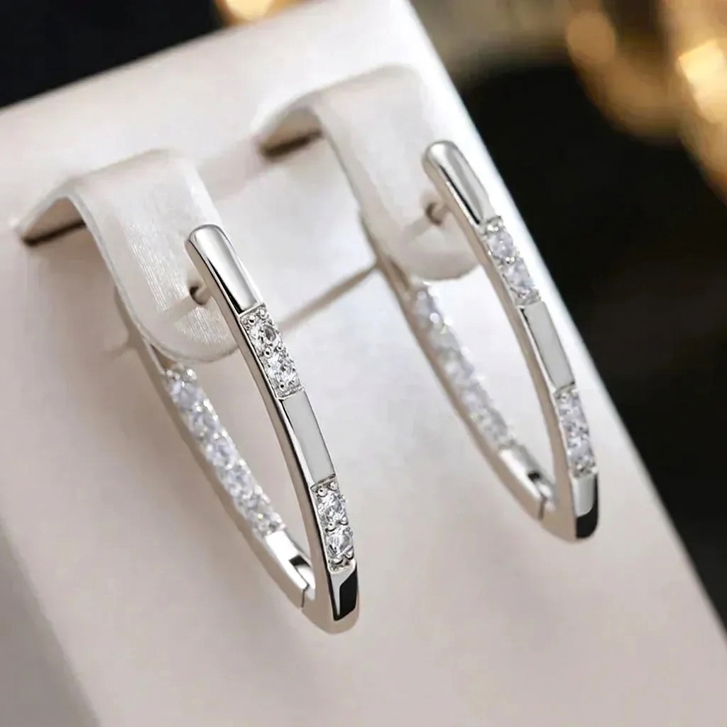 Elegant Diamond Earrings in Gold