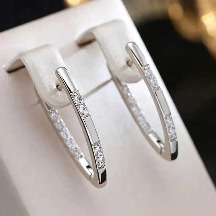 Elegant Diamond Earrings in Gold