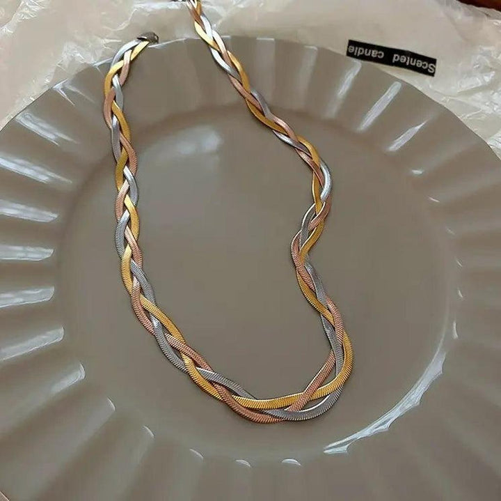 Elegant Necklace in Gold and White Gold