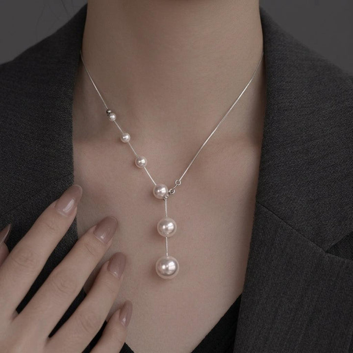 Elegant Necklace with Hanging Pearls