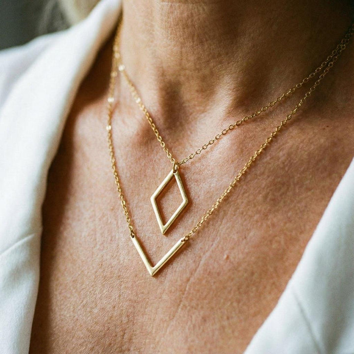 Elegant Necklace with Geometric V-Shaped Pendant