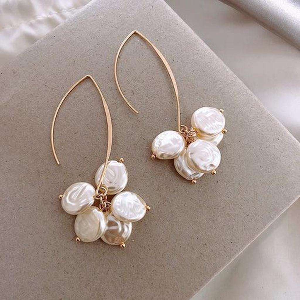 Elegant Earrings with Pearl and Crystal