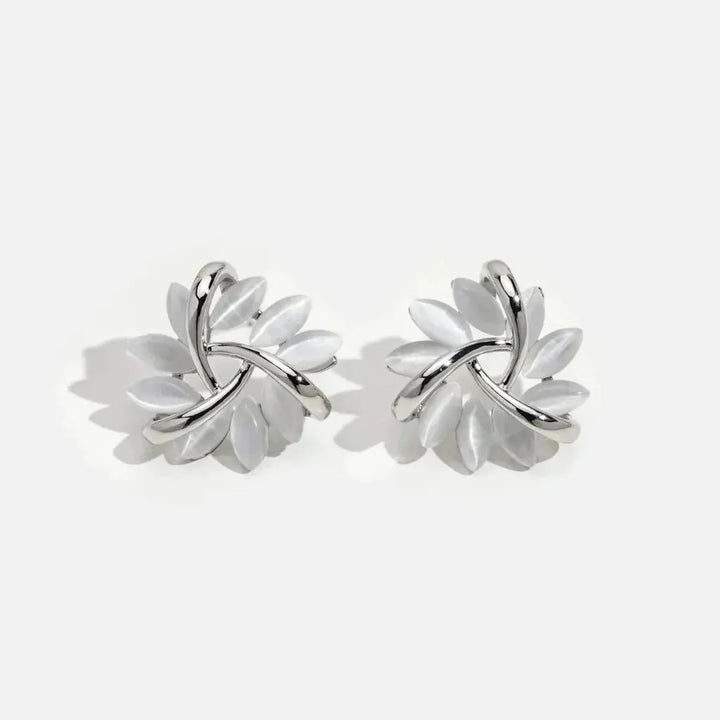 Elegant and Refined Earrings with Opal Flowers in Gold