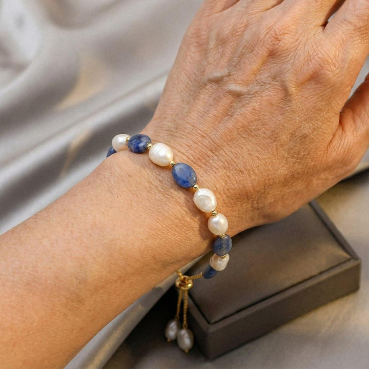 Elegant Bracelet made of Ocean Daisies
