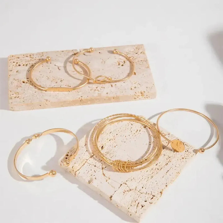 Elegant Jewellery Set with Knot
