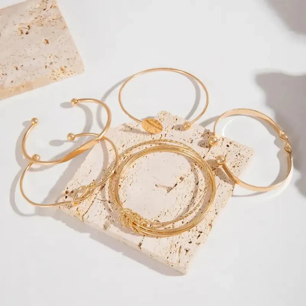 Elegant Jewellery Set with Knot