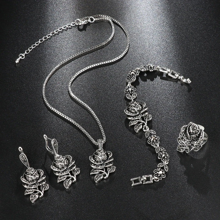 Elegant Set in White Gold with Diamonds