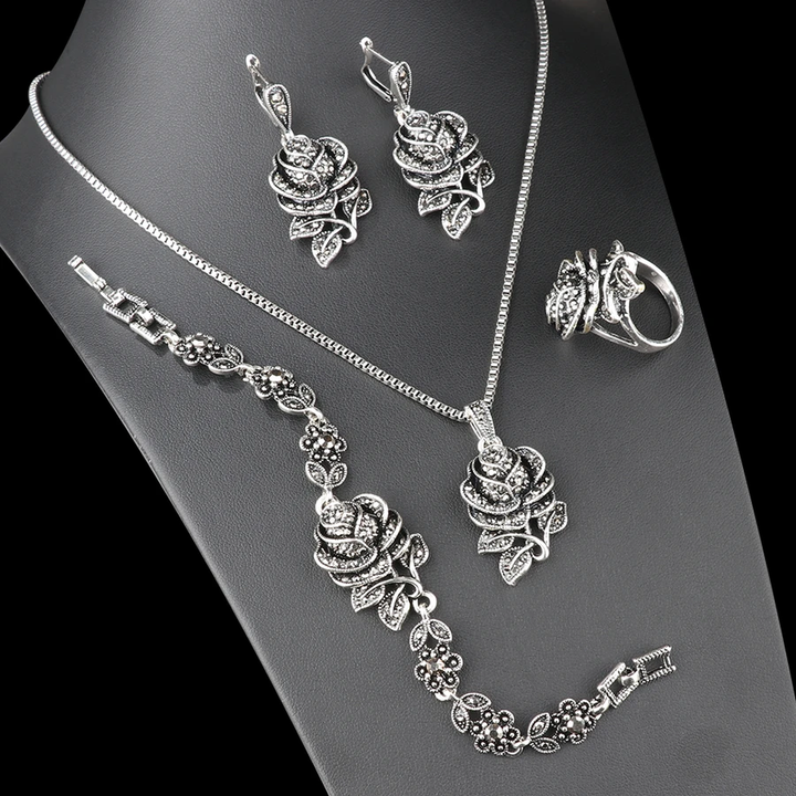 Elegant Set in White Gold with Diamonds