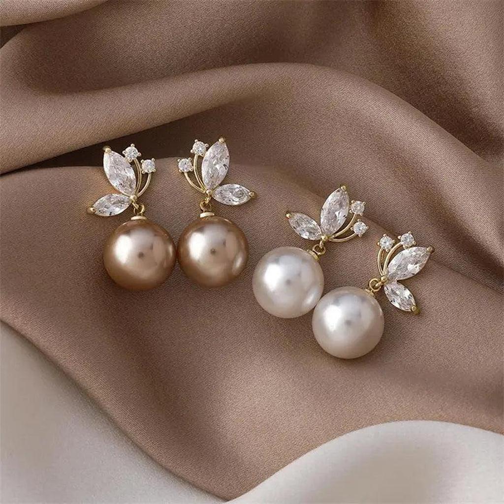 Exotic Earrings with Daisies and Golden Crystals