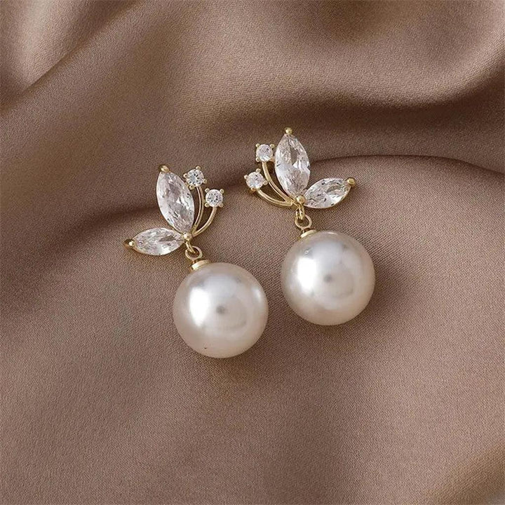 Exotic Earrings with Daisies and Golden Crystals