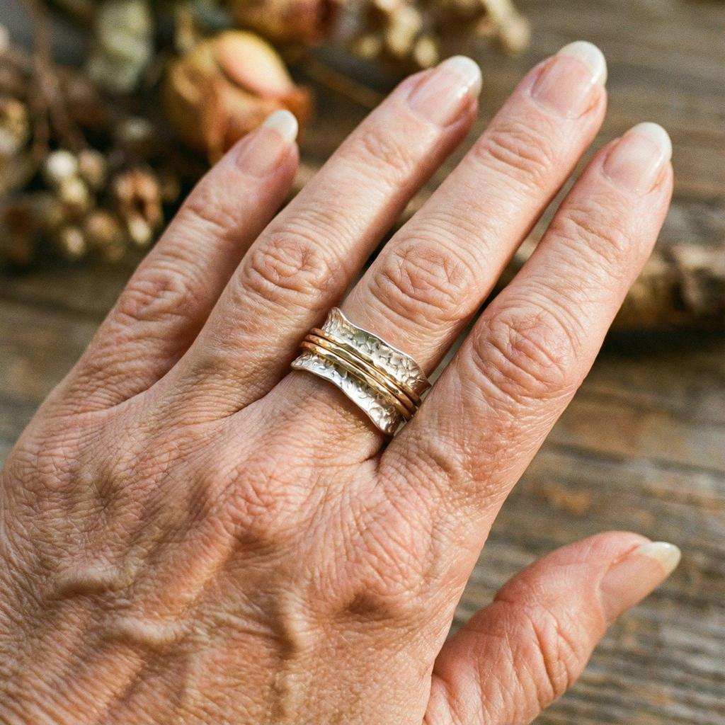 Fine Vintage Ring in Gold and White Gold