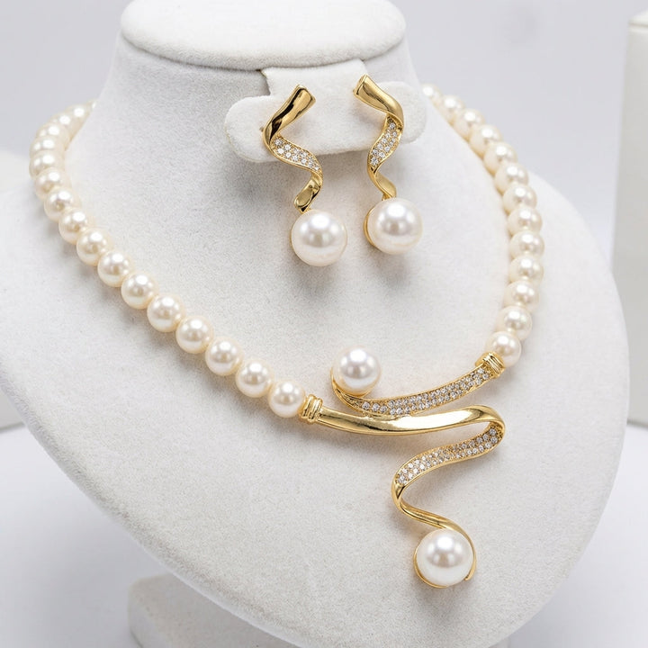Gift Set of Natural Pearls: Necklace and Earrings
