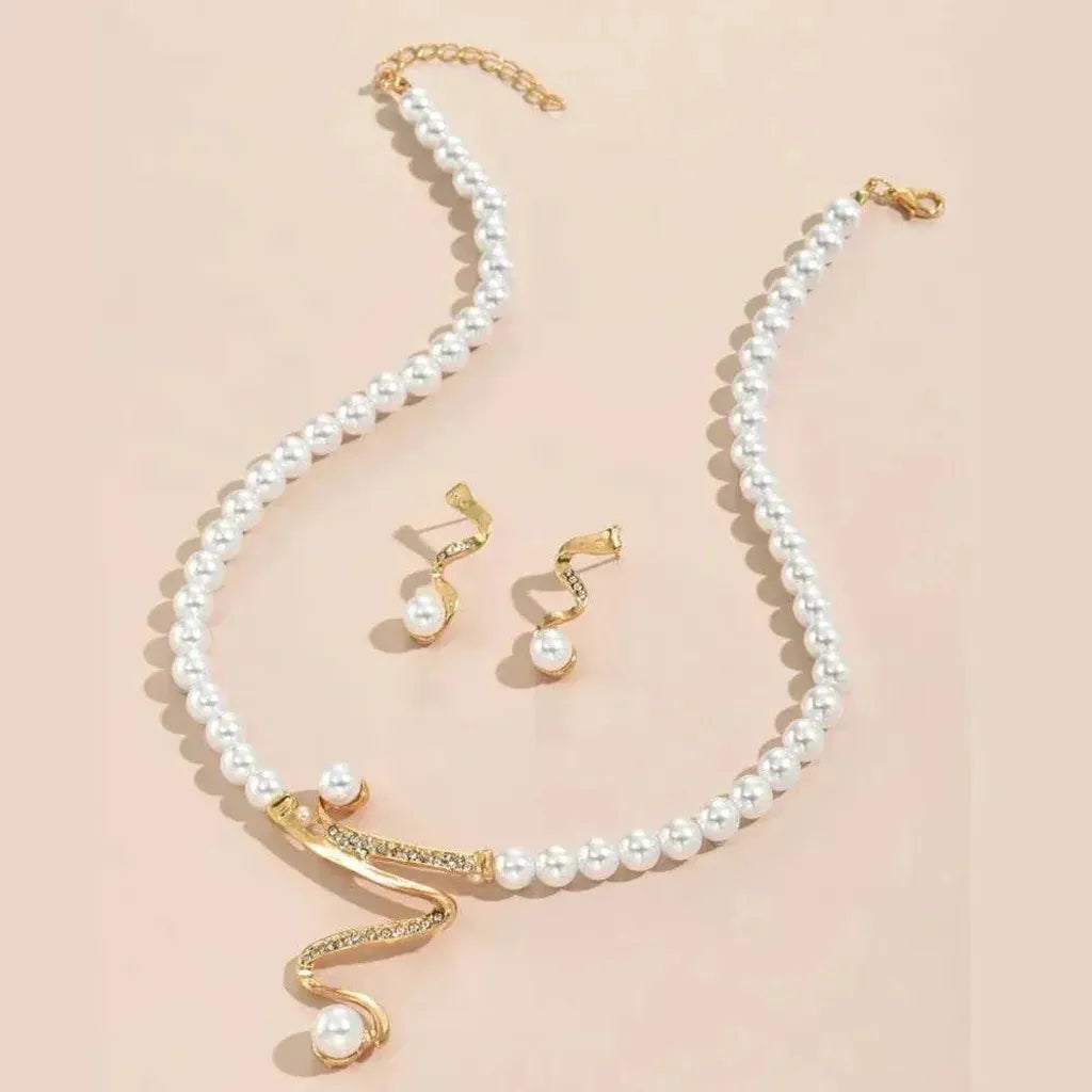 Gift Set of Natural Pearls: Necklace and Earrings