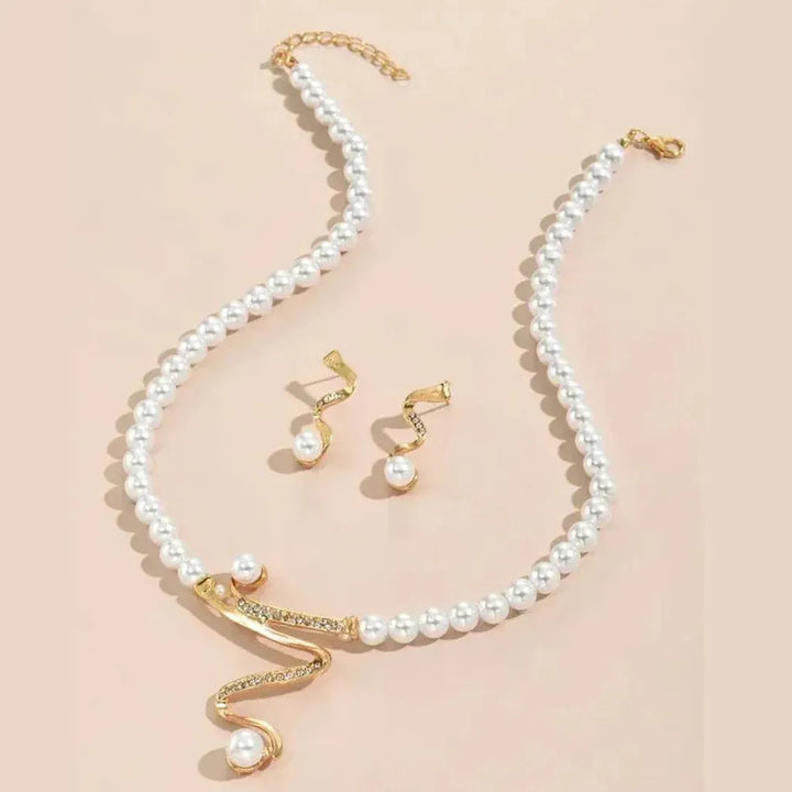 Gift Set of Natural Pearls: Necklace and Earrings