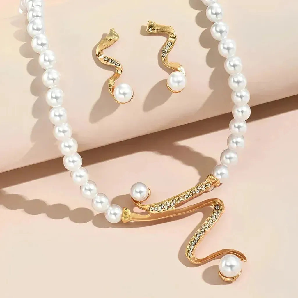 Gift Set of Natural Pearls: Necklace and Earrings