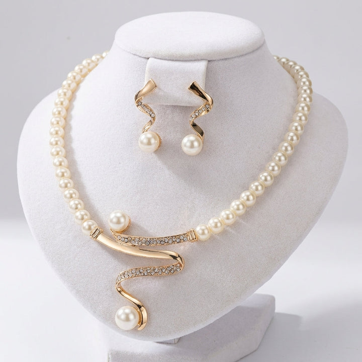 Gift Set of Natural Pearls: Necklace and Earrings
