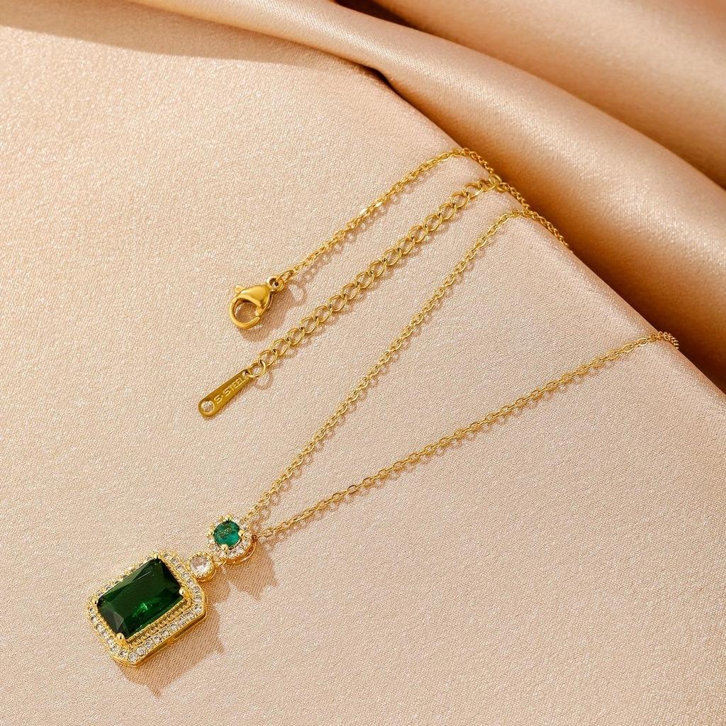 Greta Necklace with Emerald Stone