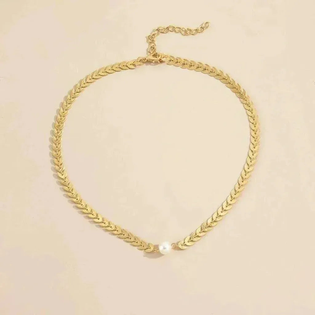 Greek Necklace with Daisy in Gold
