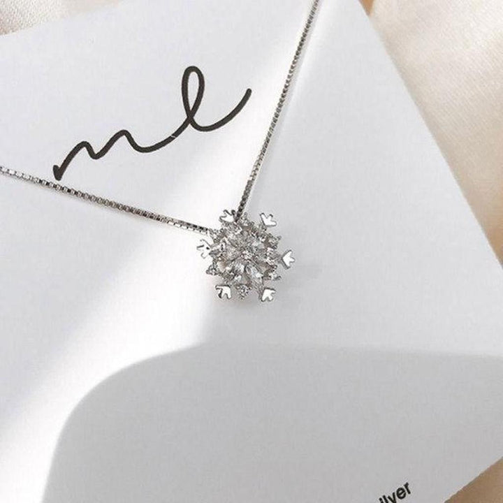 Crystal Necklace with Shimmering Snow in Gold and White Gold