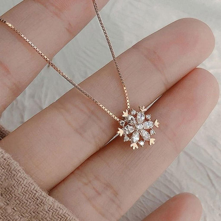 Crystal Necklace with Shimmering Snow in Gold and White Gold