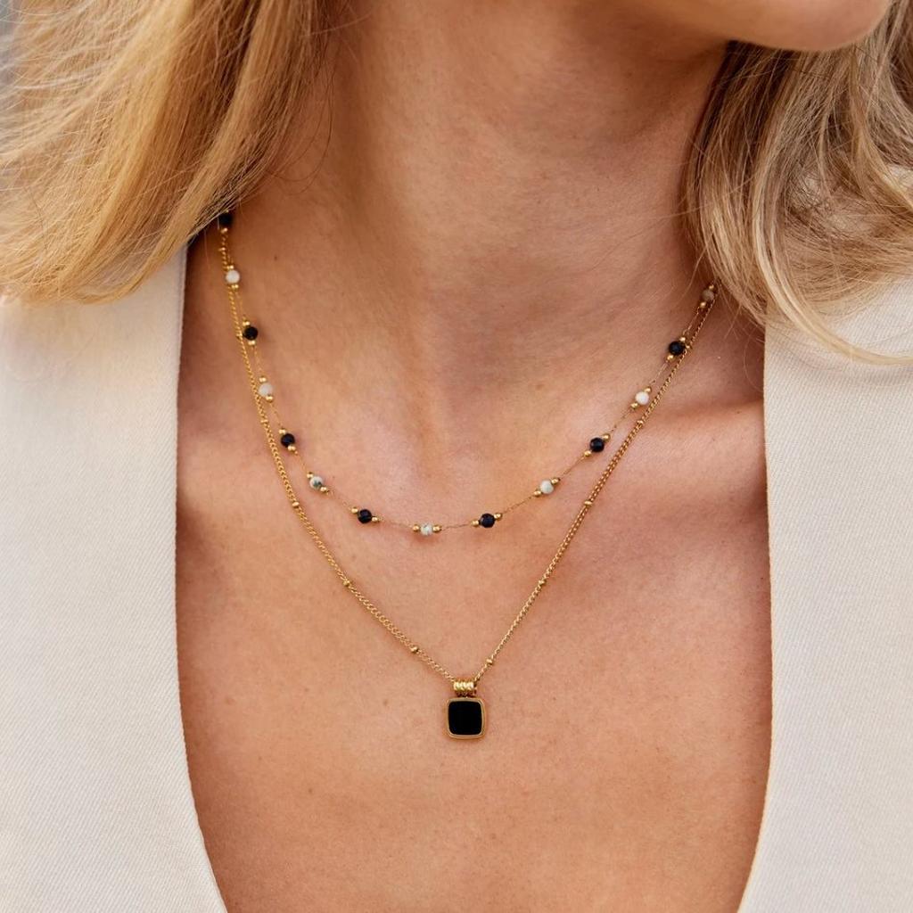 Lucia Pendant Necklace in Black