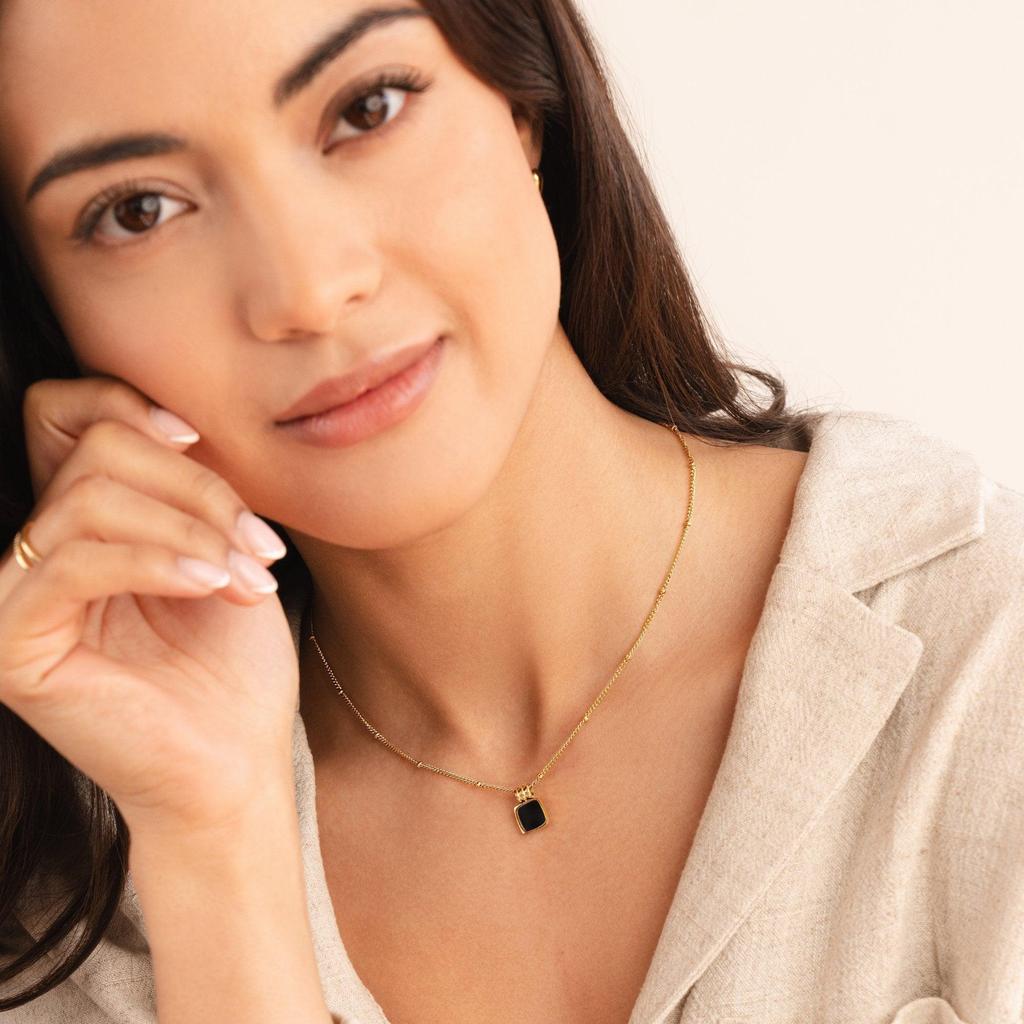 Lucia Pendant Necklace in Black