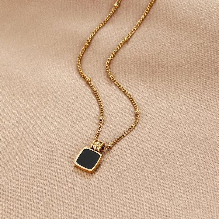 Lucia Pendant Necklace in Black