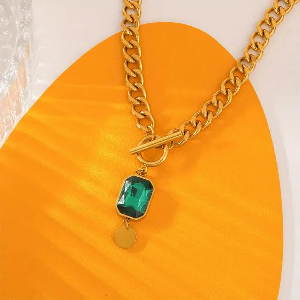 Necklace with Large Chain and Emerald Pendant | Gold