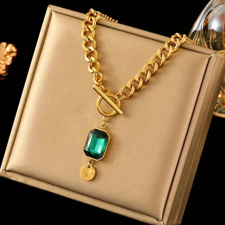 Necklace with Large Chain and Emerald Pendant | Gold
