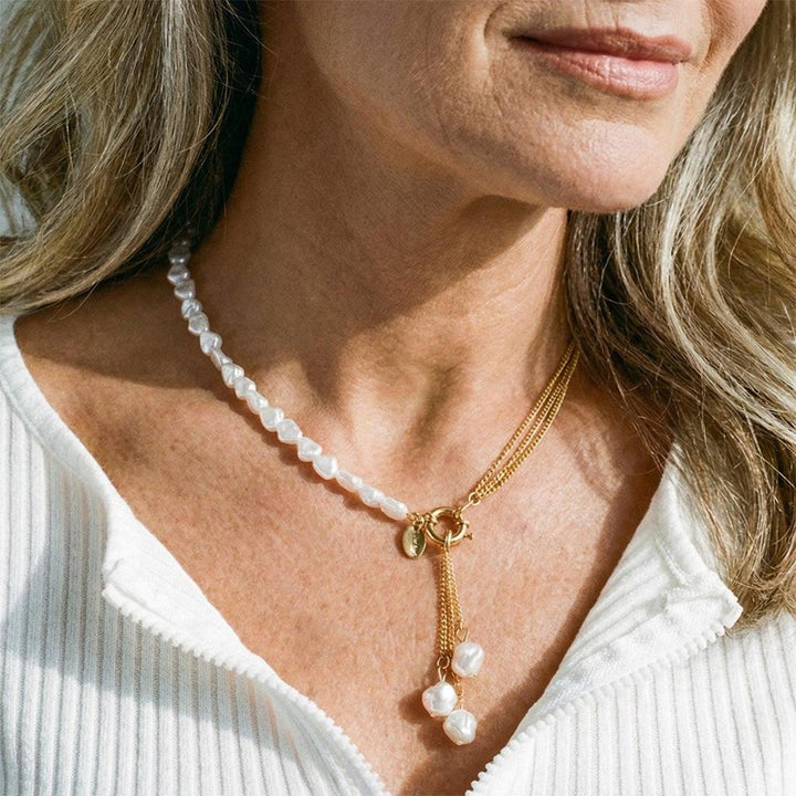 Necklace with Elegant Pearl Pendant