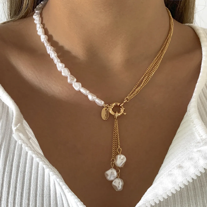 Necklace with Elegant Pearl Pendant