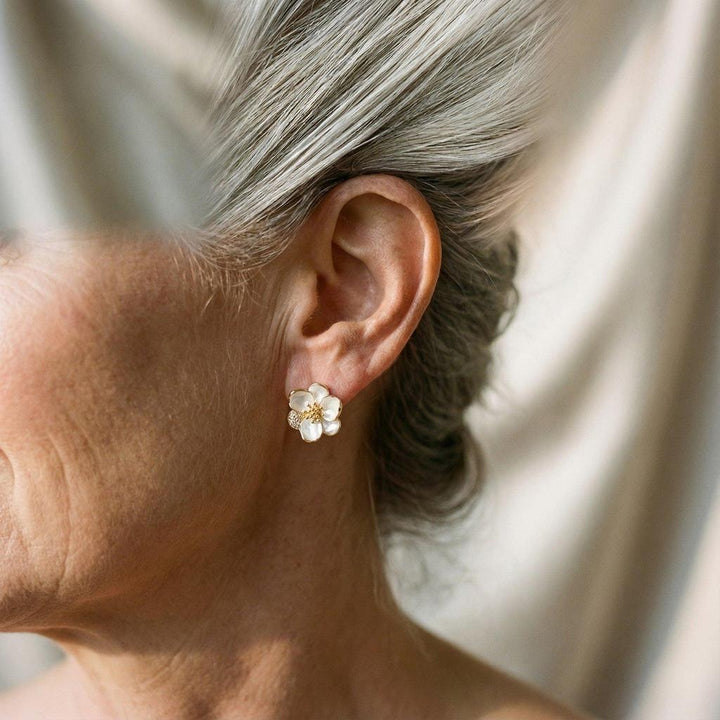 Hanging Earrings Petal in Gold