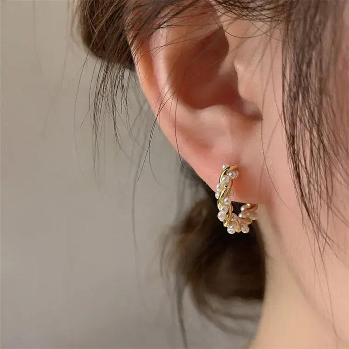 Hanging Earrings with Round Pearl