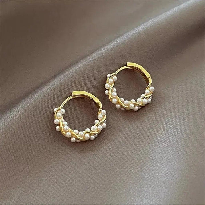 Hanging Earrings with Round Pearl