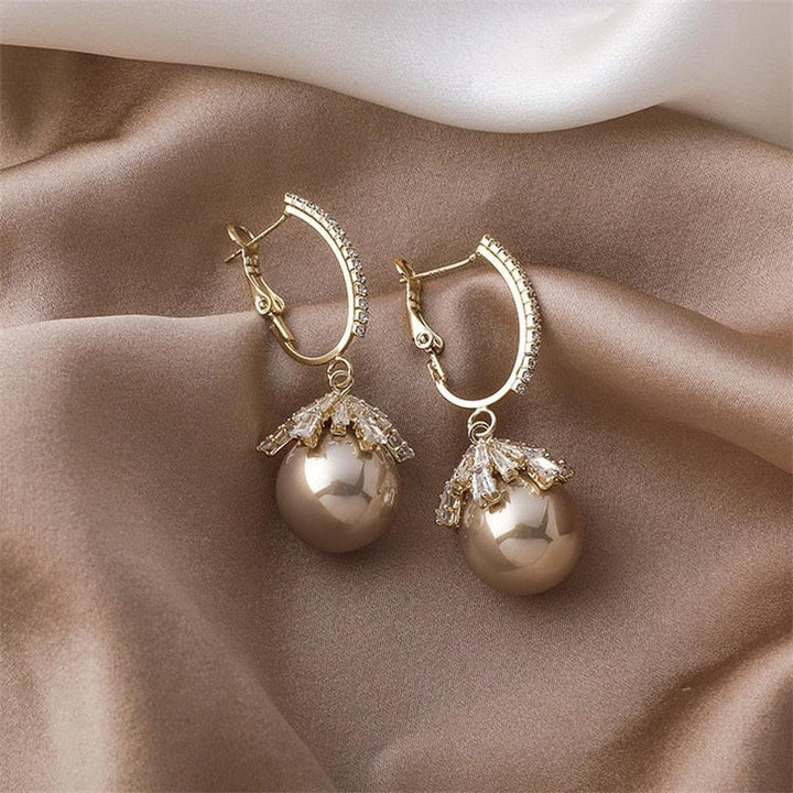 Hanging Earrings with Pearls