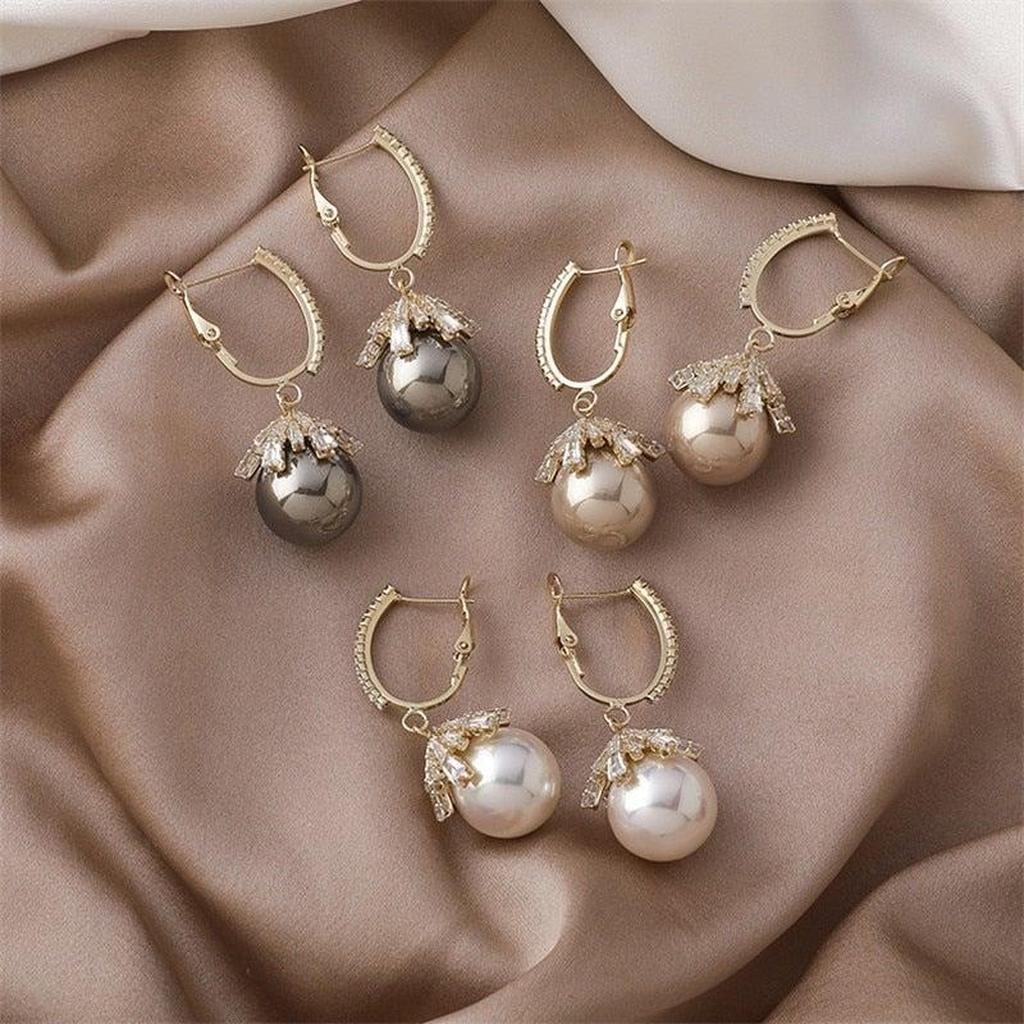 Hanging Earrings with Pearls