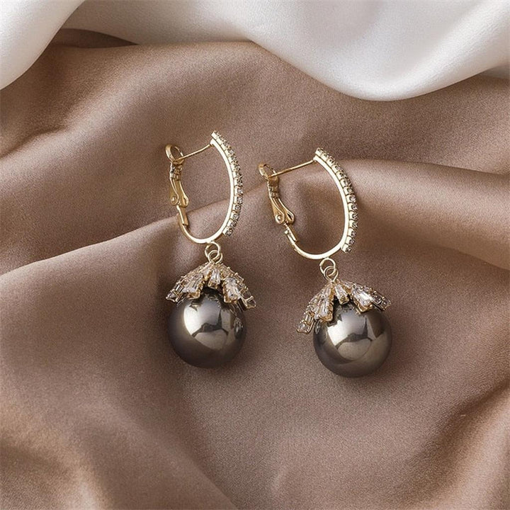 Hanging Earrings with Pearls