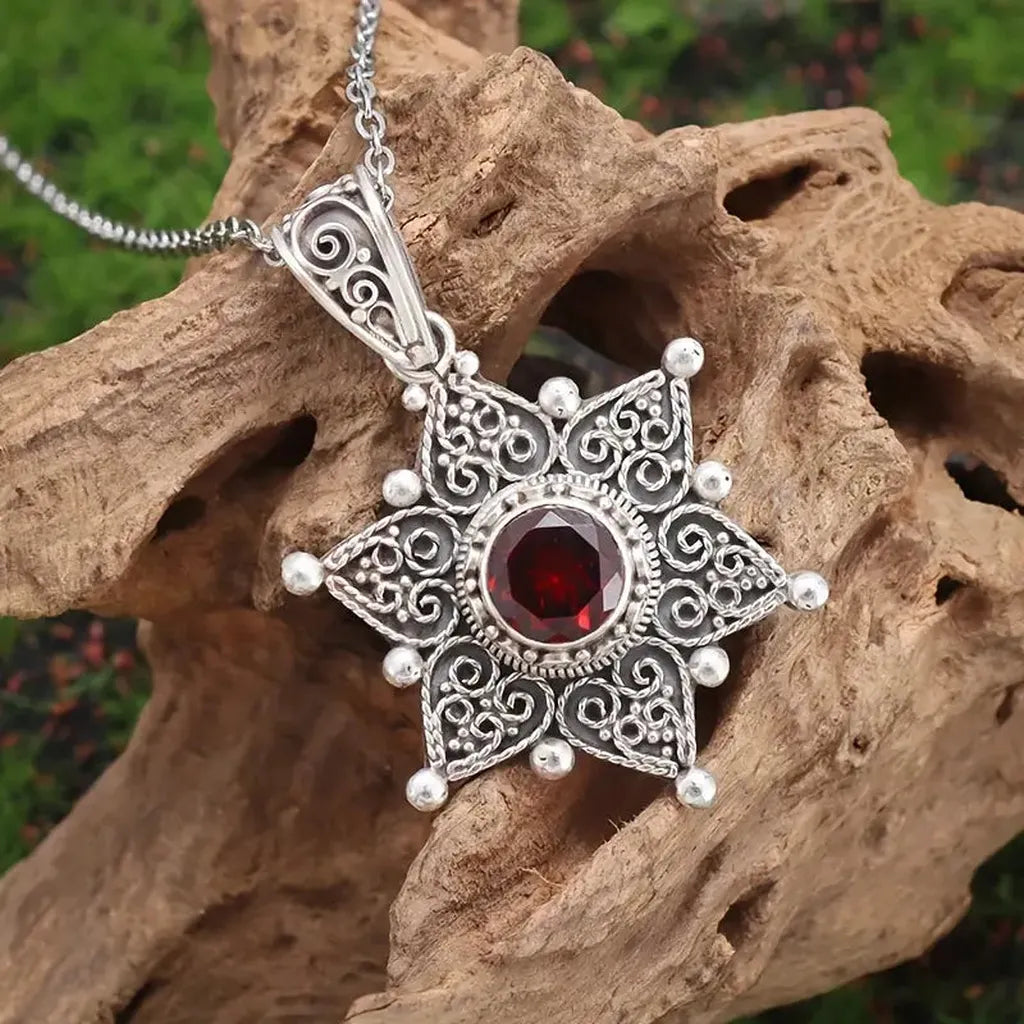 Jessindra Carmalyth Necklace | White Gold