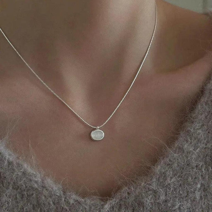 Classic Necklace with Unique Pendant in White Gold